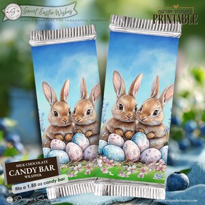 Pode incluir: Duas embalagens de barra de chocolate ao leite com um design de coelho e ovo de Páscoa. As embalagens apresentam um fundo de céu azul, com o texto "Sweet Easter Wishes" e "Custom-Designed Printable". Cada embalagem serve para uma barra de chocolate de 43,9 gramas.