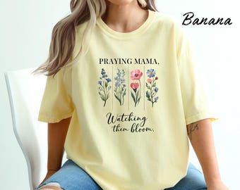 Praying Mama Shirt, Comfort Colors Oversized T-shirt, Retro Mama Shirt, Gift for Mom, Mom Family Shirt, Mother Day Shirt, Flower Shirt, Mama