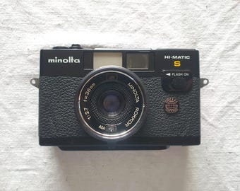 Minolta Hi-Matic S fotocamera compatta analogica a rullino da 35 mm.