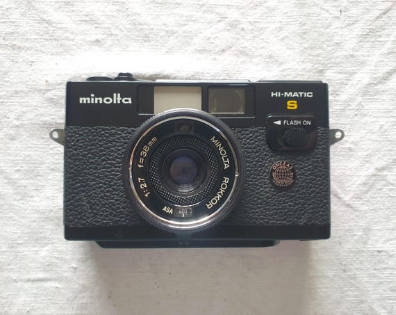 Minolta Hi-Matic S fotocamera compatta analogica a rullino da 35 mm.