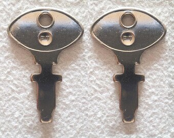 Juego de 2 llaves vírgenes Silca FA1 para tractores y vehículos agrícolas FIAT antiguos.