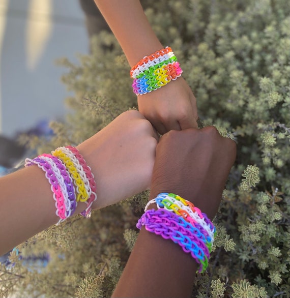 How to Make Rainbow Loom Bracelets By Hand | Rainbow loom, Rainbow loom  bracelets, Loom bracelets