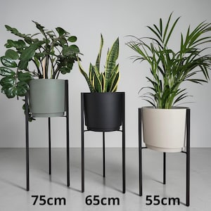 Metal plant stand 55/65/75 cm with 28 cm pot cover Handmade in EU, modern minimalist black steel, stable indoor decor, pot in 5 colors