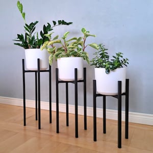 Metal plant stand black with pot- Modern houseplant decoration - Stylish flower pot holder Handmade 4 legs