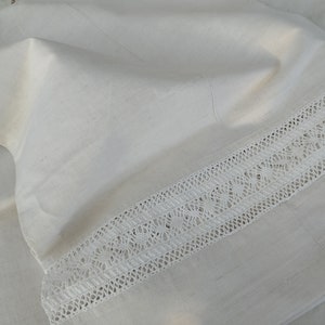 Pure handwoven linen flat sheet. Insert hand crochet lace. Swedish vintage 1930s.