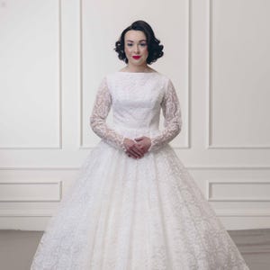 True Vintage 1950s Lace Wedding Dress - Audrey Hepburn, Grace Kelly vibes