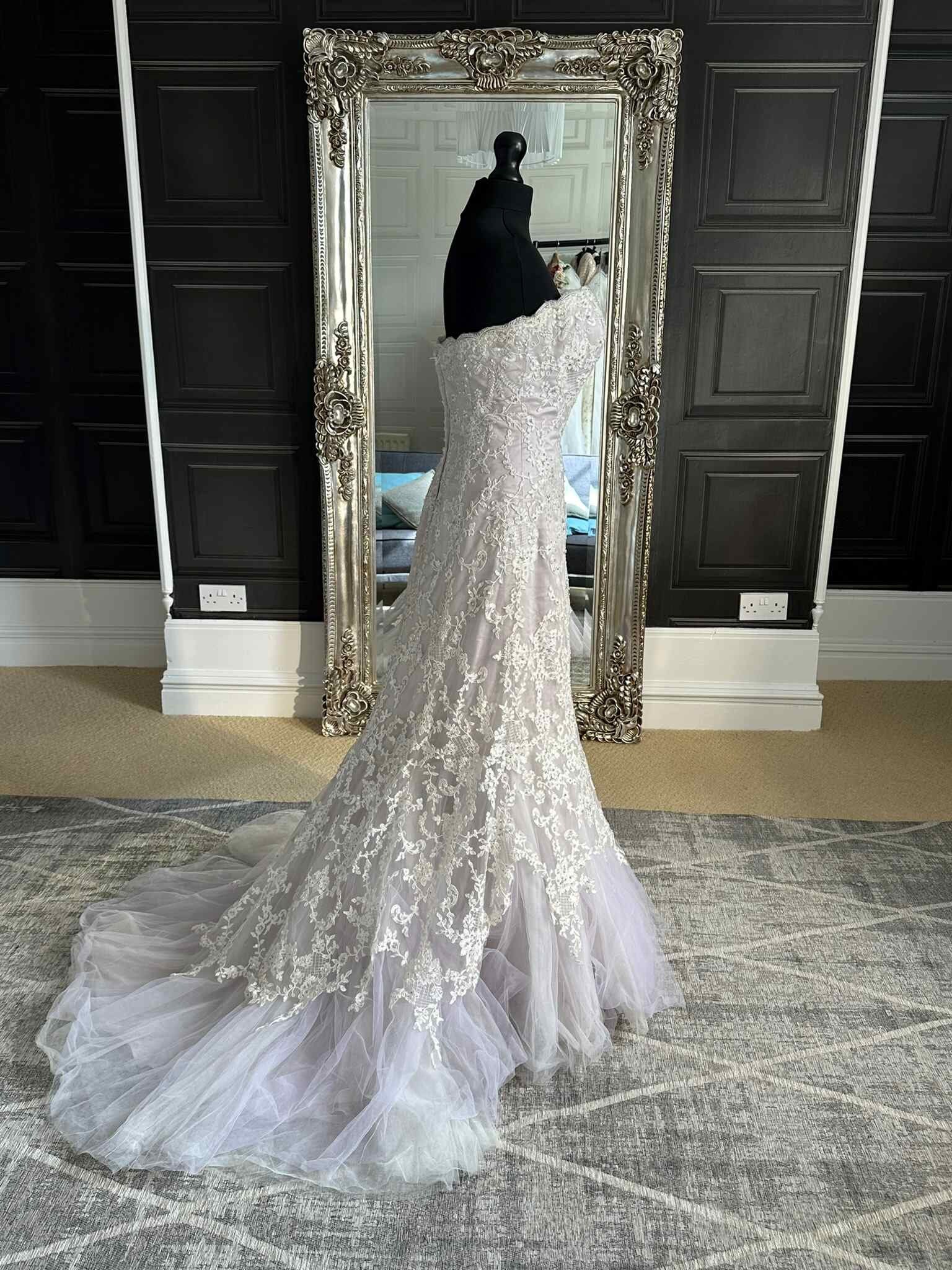 ivory and lilac wedding dress Trumpet – Lace, Size 8 Sample Gown reativar_18.06