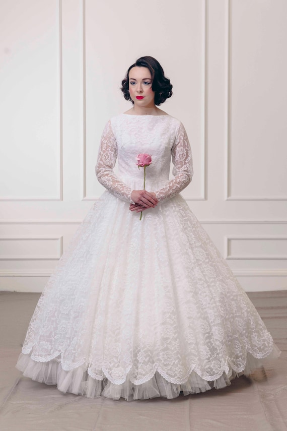 True Vintage 1950s Lace Wedding Dress - Audrey Hepburn, Grace Kelly vibes True Vintage 1950s Lace Wedding Dress - Audrey Hepburn, Grace Kelly vibes