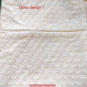 Puede incluir: Tela blanquecina con un patr&oacute;n geom&eacute;trico repetitivo de peque&ntilde;os c&iacute;rculos y rombos. El texto "fabric design 1" es visible en rojo. El texto "yogneecreation" tambi&eacute;n es visible en rojo.