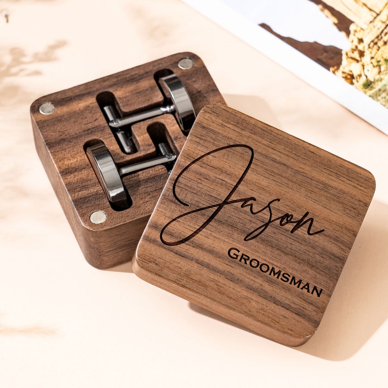 Gegraveerde houten manchetknopen, aangepaste trouwdag manchetknopen, gepersonaliseerde echtgenoot manchetknopen, groomsmen voorstel, beste man cadeau, verjaardag cadeau afbeelding 8