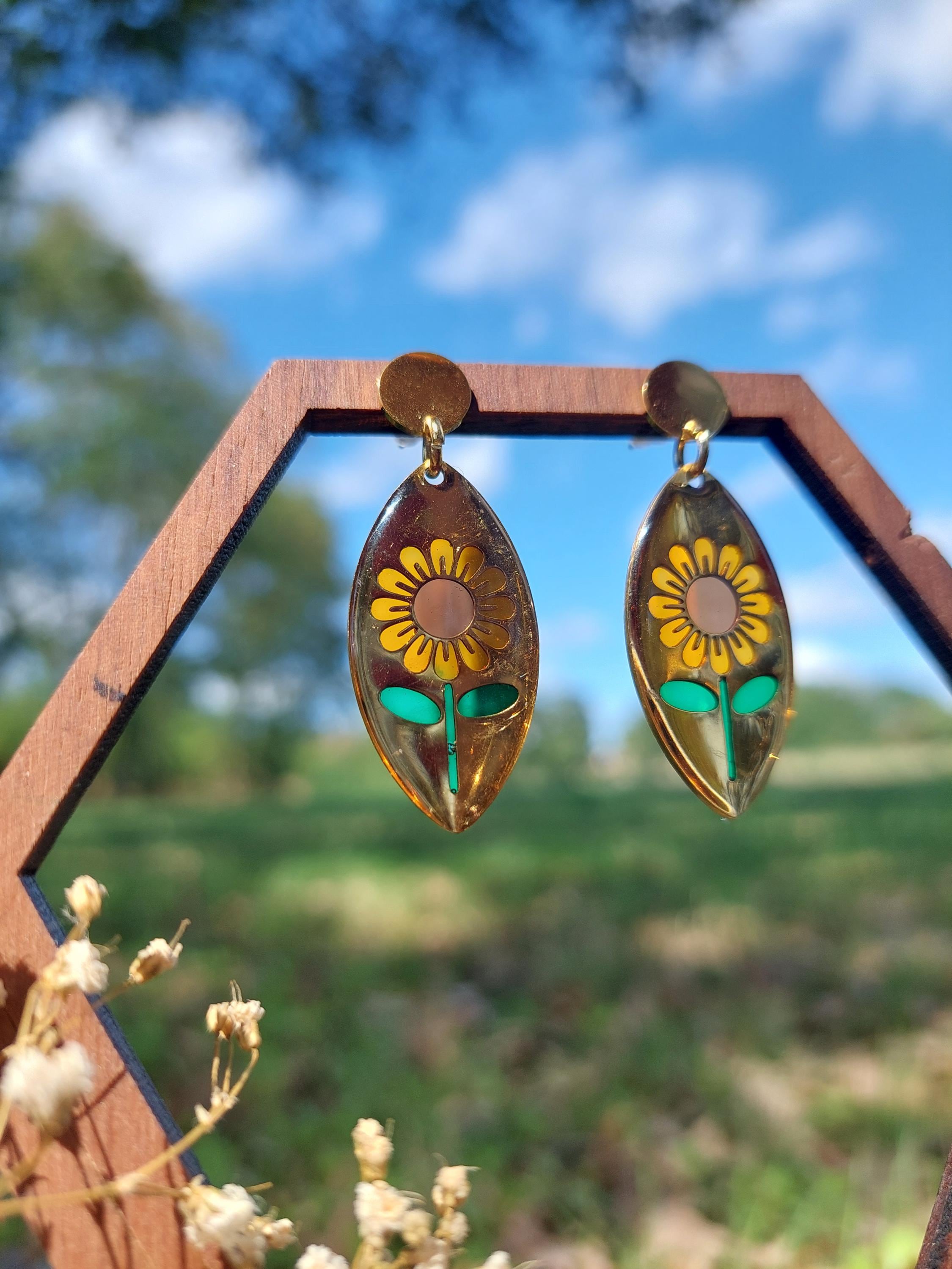 ステンドグラス風の樹脂製ドロップピアス - Etsy 日本