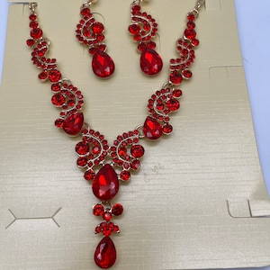 NYA Högklassiga Damörhängen i Konstgjorda Kristaller med Ädelstenar i Legering, Halsband, Smycken, Gåva, Presentsmycken, Modesmycken