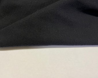 Puede incluir: Primer plano de una tela negra con una superficie texturizada.