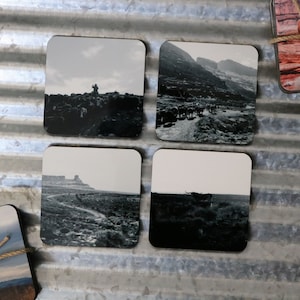 Collezione di sottobicchieri in bianco e nero