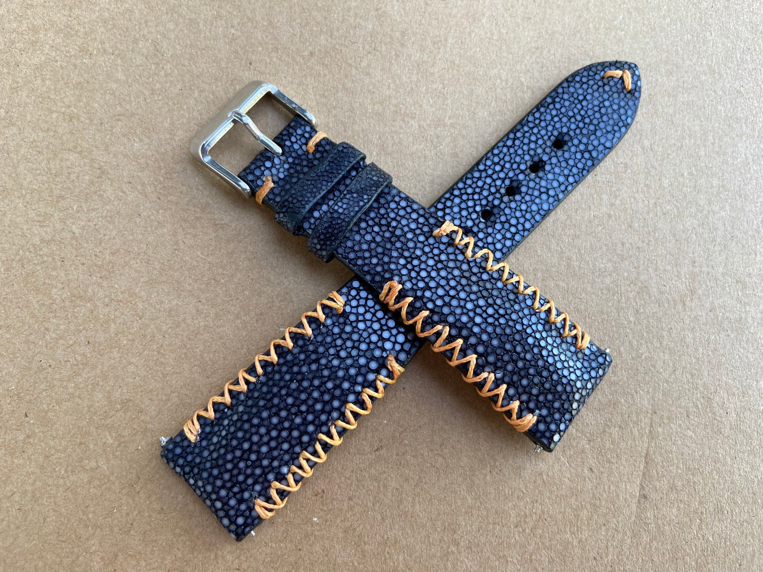 Bracelet montre cuir de requin - France