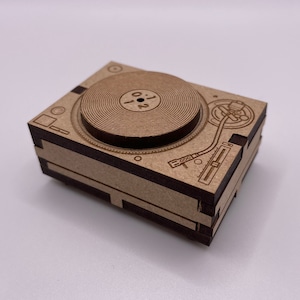 Technik 1210 Plattenspieler Personalisierte 3D-Karte. DIY Pop Up Briefkasten Geschenk. Innendekoration. Andenken aus Holz