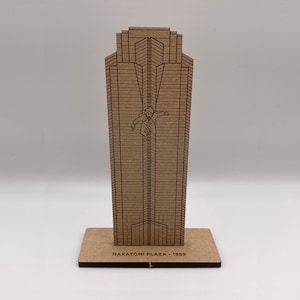 Carte de Noël 3D personnalisée Die Hard Nakatomi Plaza Hans Gruber. Bricolage cadeau boîte aux lettres pop-up. Décoration de Noël d'intérieur. Souvenir en bois