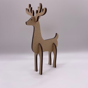 Carte de Noël 3D personnalisée renne. Bricolage cadeau boîte aux lettres pop-up. Décoration de Noël d'intérieur. Souvenir en bois