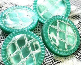 Spearmint Green Lattice Button Shanks 17.6mm Scalloped Edge Lucite Vintage Set 4, 06-149-26
