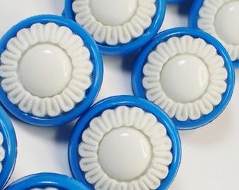 Blue Floral Buttons 15.3mm (8) • Blue Vintage Daisy Plastic Shanks 02-299-26