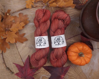 Plant-dyed wool, hand-dyed wool for knitting and crocheting for Halloween