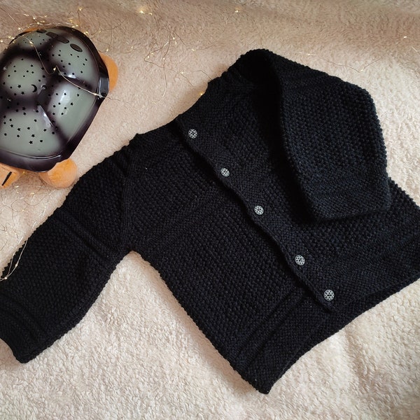 cardigan bébé en laine, cardigan enfant en laine, cardigan tricoté main, cadeau anniversaire, cadeau Born, cardigan noir, cardigan laine noire, cadeau bébé