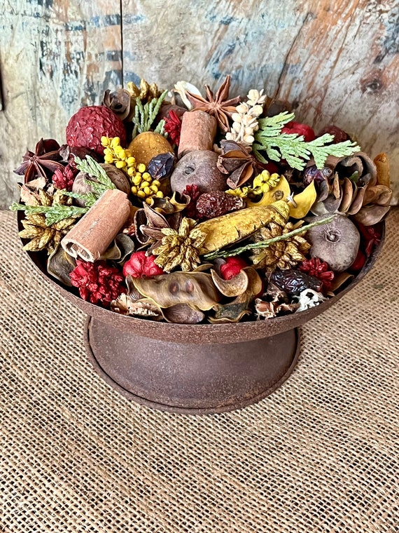 Home Sweet Home Potpourri. Cinnamon, Anise Stars, Cloves, Pantry Apples,  Cedar Tips , Berries and Plenty of Other Unique Pods. 6 Oz Bag 