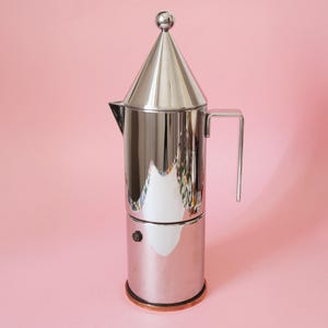 Alessi „La Conica“ Espressokanne von Aldo Rossi – Kultige Edelstahl-Mokakanne aus den 1980er-Jahren – Postmodernes/Brutalistisches Design