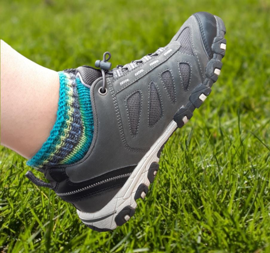 Grne Sneaker-Socken "Forrest" handgestrickt Gr. 36-47 aus Bambus-Viskose  mit Rollrand - Etsy.de