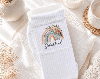 Schulkind Socken Regenbogen | Einschulung Geschenk Mädchen Junge | Boho Kinder Socken personalisiert | 1. Schultag Geschenk Idee