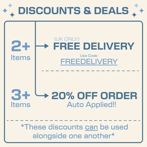 K&ouml;nnte beinhalten: Eine blaue und wei&szlig;e Grafik mit dem Text "DISCOUNTS & DEALS" oben. Die Grafik zeigt zwei Rabattangebote: 2+ Artikel erhalten kostenlosen Versand mit dem Code "FREEDELIVERY" (nur UK) und 3+ Artikel erhalten automatisch 20% Rabatt. Der Text unten lautet: "*Diese Rabatte k&ouml;nnen miteinander kombiniert werden*"