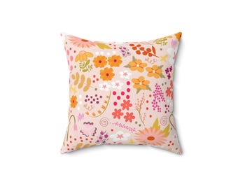Cojín floral: diseño botánico de colores cálidos, decoración acogedora para el hogar.