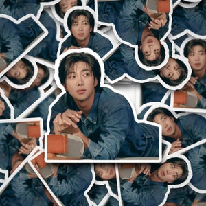 Namjoon Indigo Pegatina / Pegatinas / Bangtan Pegatina / Calcomanía de vinilo para computadora portátil, vaso, teléfono