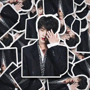 Jin Aufkleber | Aufkleber | Bangtan Aufkleber | Vinyl Aufkleber für Laptop, Tumbler, Handy