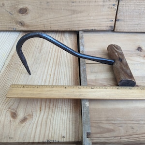 Antique Early 1900s Cast Iron 9.5 Inch Hay Bale Hook Wood Handle. Rustic  Farm Tool. Weathered Farmhouse Country Wall Decor Gift. Ships FAST!