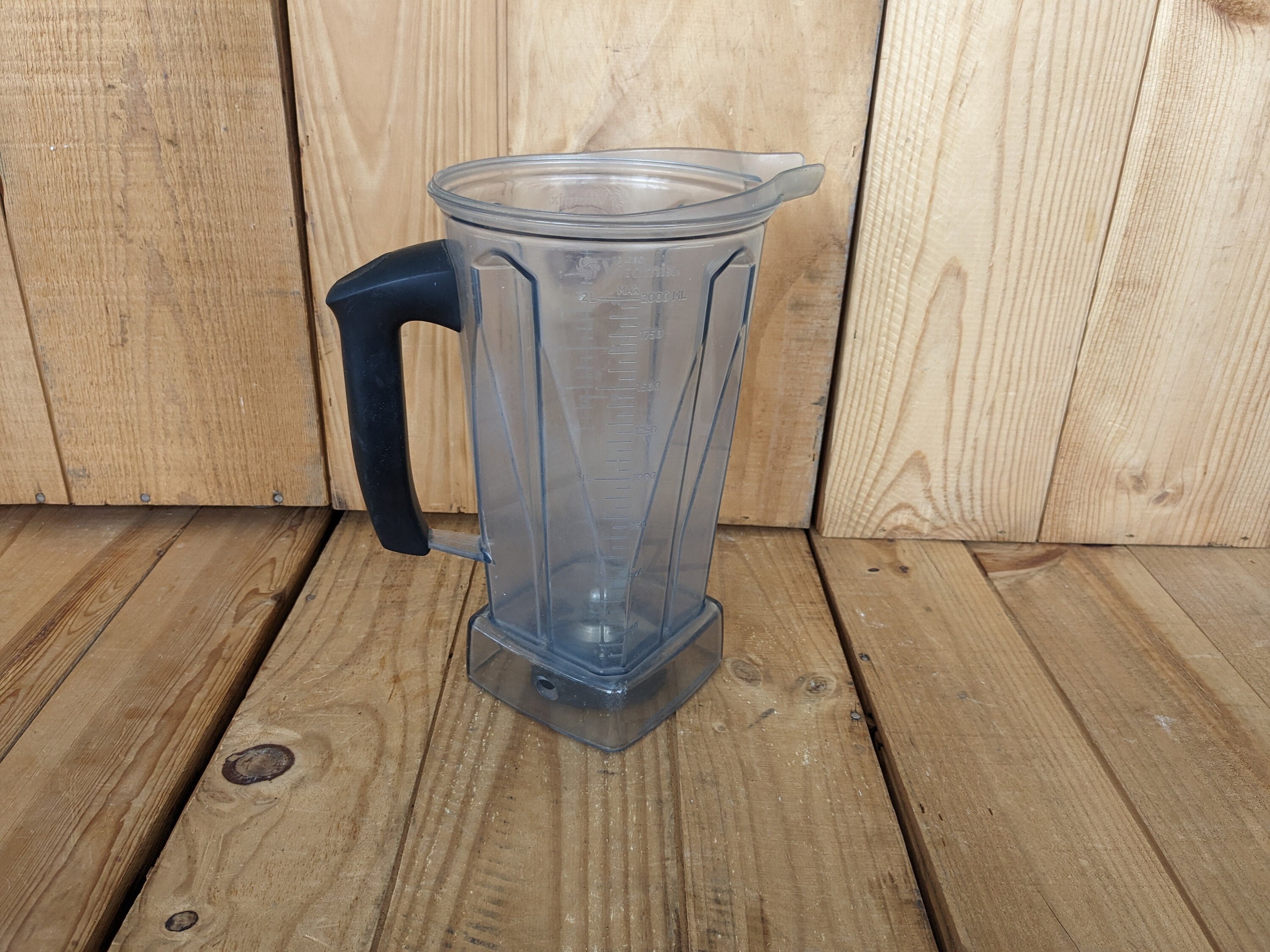 VITAMIX Classic Legacy 5000 Series Tall Blender Pitcher 64 Oz/8 Cup/2 Liter  with Black Rubber Comfort Grip Kitchen Replacement