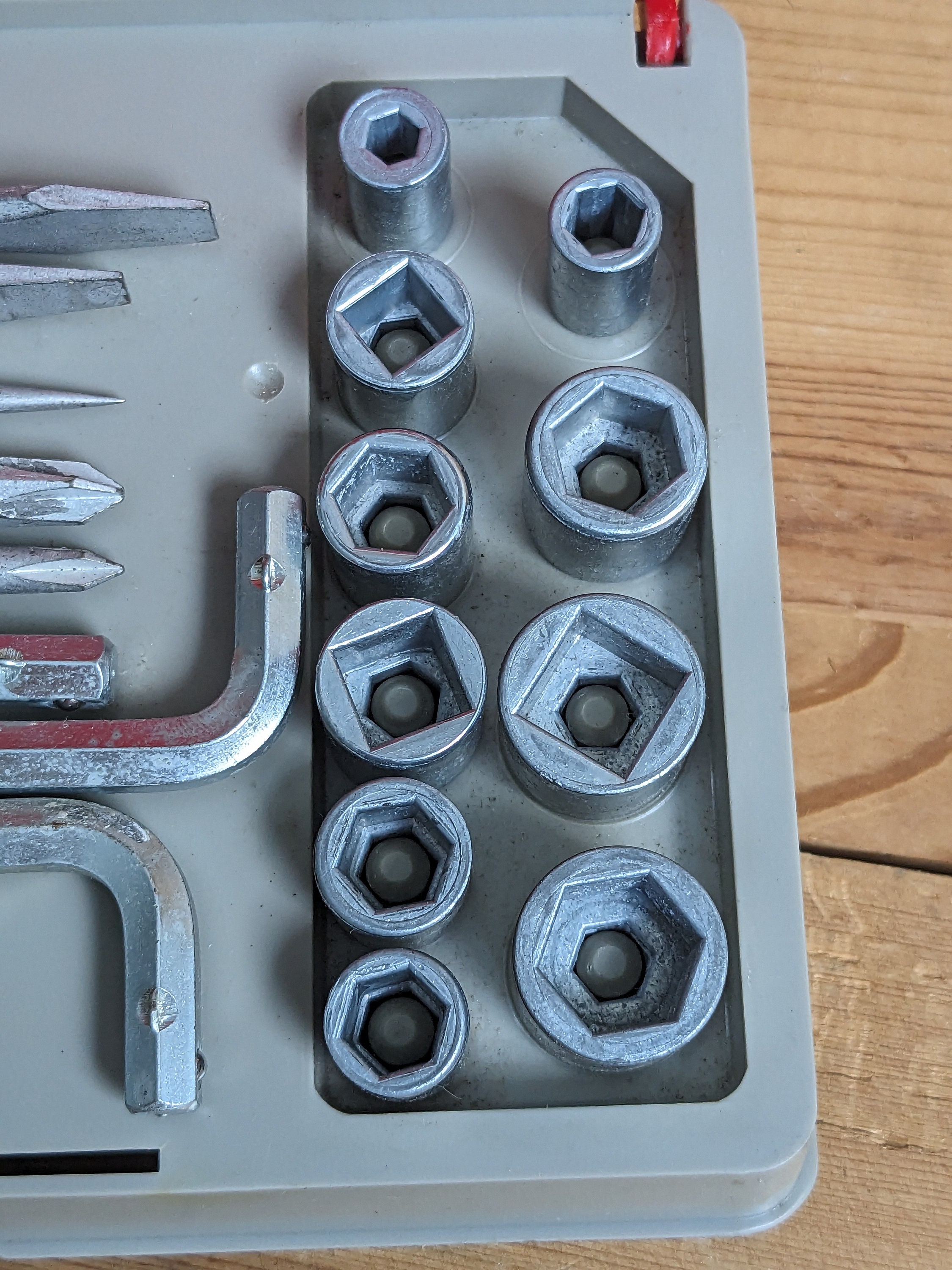 Vintage Ratchet Socketool Set by Shelton Tools. 19 Piece Travel Socket Tool Kit in Original