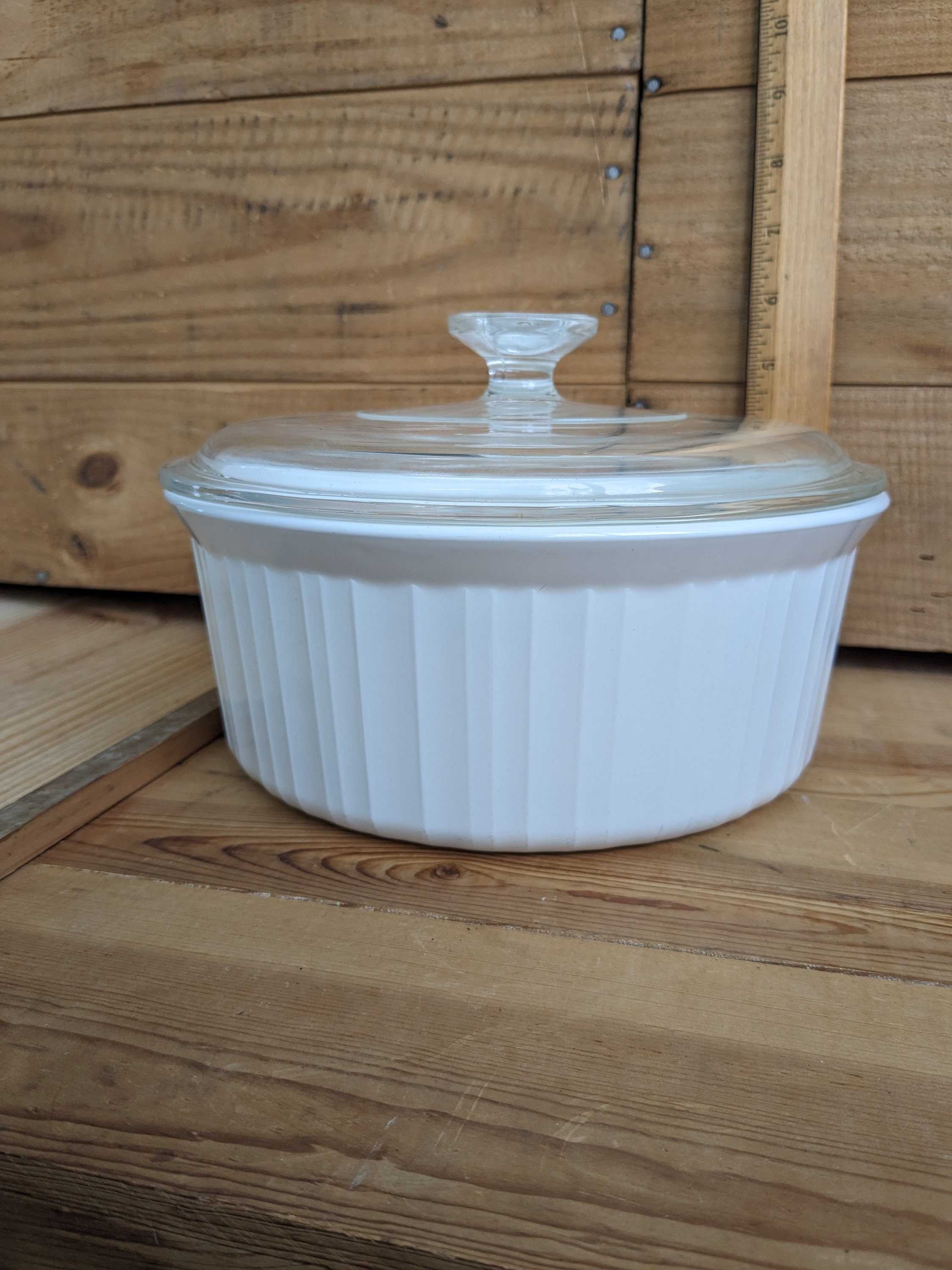 French White 1.5-quart Round Casserole Dish with Lid