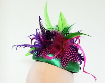 Lime Grün Lila Pink Feder Blume Runde Fascinator Hatinator Hochzeit für besondere Anlässe Racing