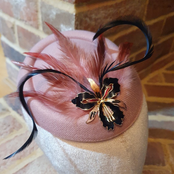 Pink feather pillbox fascinator 40s 50s vintage style  mini hat wedding racing vintage festival