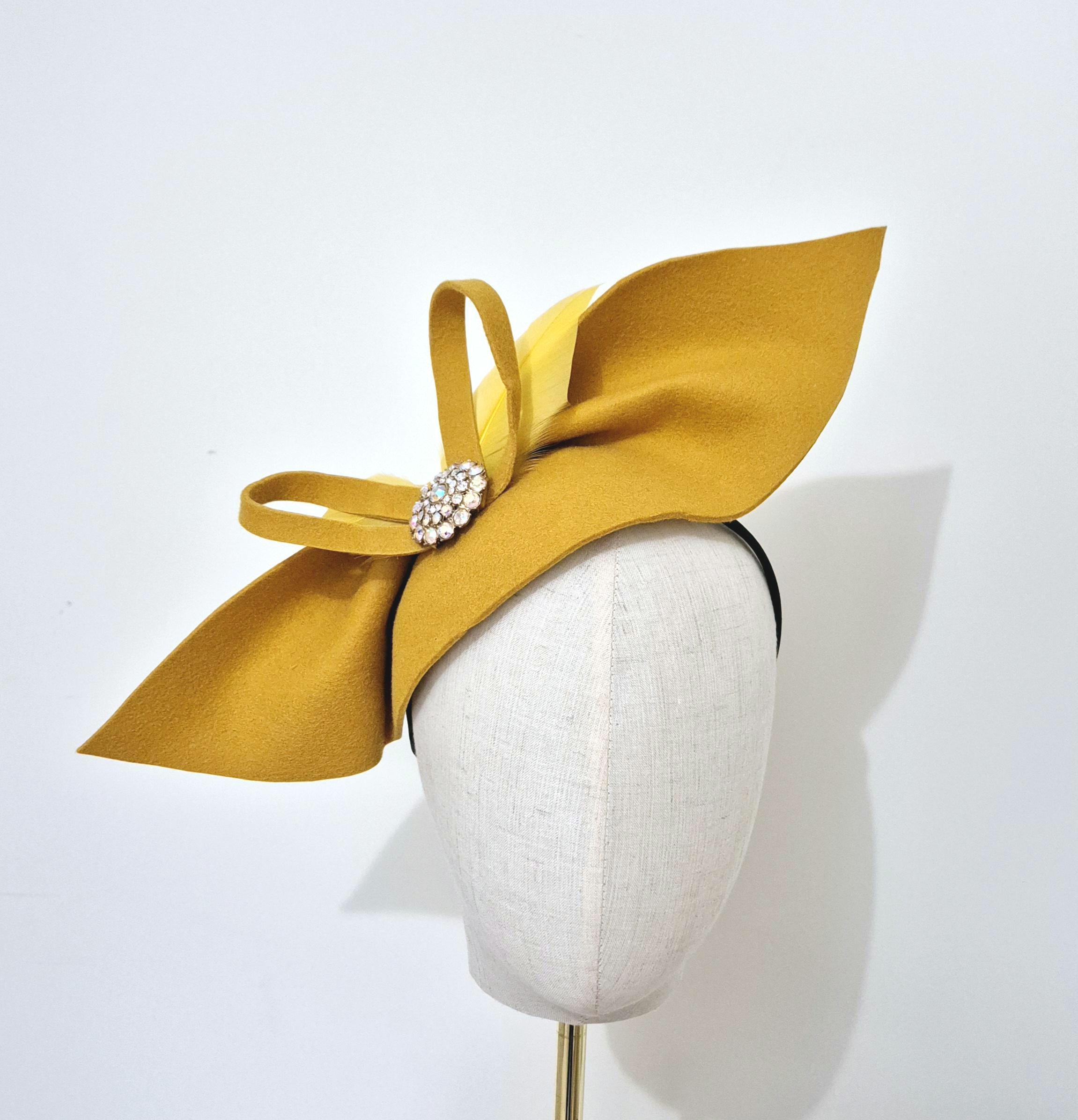 Vintage 1940s Mustard Hat with wool felt and gold band 1940s Mustard Hat - Etsy main image 2