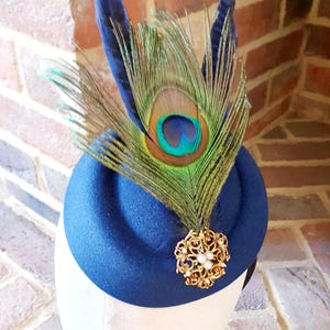 Navy Blue Peacock Feather Fascinator: Vintage Style Pillbox  display picture 3
