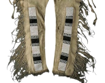 Handgefertigte Wildleder Lederchaps: Perlenfransen, Western Rodeo Stil