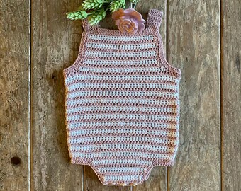 Mono de rayas rosas de ganchillo, Pelele de rayas rosas, Traje de sol de ganchillo a mano, Regalo de bebé, Regalo de baby shower, Regalo de mamá primeriza, Regalo de bebé hecho a mano