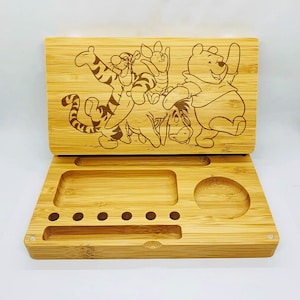 Fatto a mano Inciso al laser Bambù Rolling Vassoio magnetico Backflip Style Personalizzato Personalizzato Regalo Uomini Donne Stash Box Case