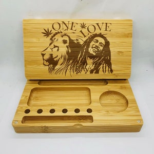Musicista fatto a mano Vassoio di rotolamento in bambù inciso al laser Magnetico Backflip Style Regalo personalizzato personalizzato Uomo Donna Custodia per scatola