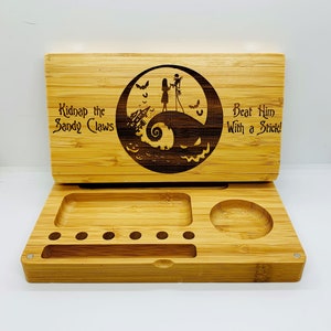 Fatto a mano Inciso al laser Bambù Rolling Vassoio magnetico Backflip Style Personalizzato Personalizzato Regalo Uomini Donne Stash Box Case
