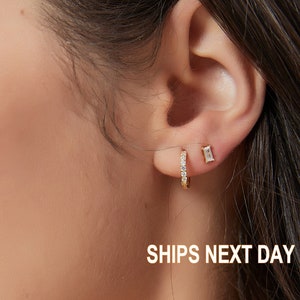 Puce d'oreille baguette, Puce d'oreille Cz, Puce d'oreille délicate, Puce d'oreille en argent sterling, Petites boucles d'oreilles, Boucles d'oreilles minimalistes