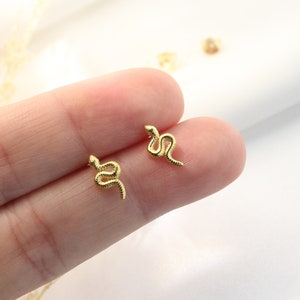 Clous d'oreilles serpent, Clous d'oreilles Dainty, Clous de serpent minuscules, Clous d'oreilles en argent sterling, Clous de tragus serpent