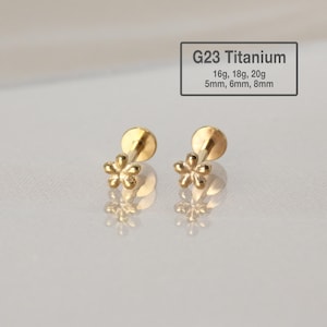 20G/18G/16G Tiny Daisy Labret Flat Back Stud Titanium - tragus stud - conch earring - tragus - helix - cartilage piercing - Nose Stud